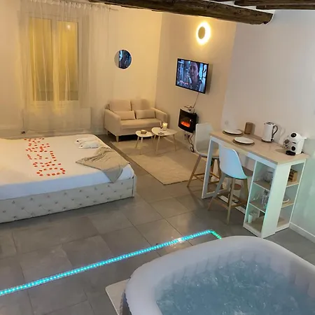Moderne Avec Jacuzzi Séjour chez l'habitant