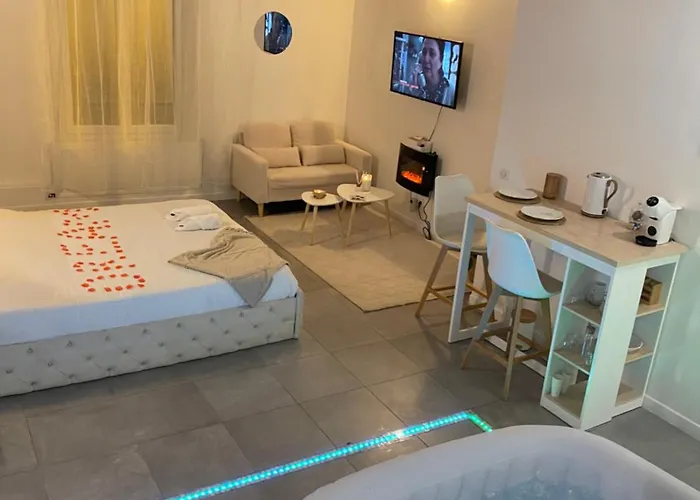 Moderne Avec Jacuzzi Séjour chez l'habitant