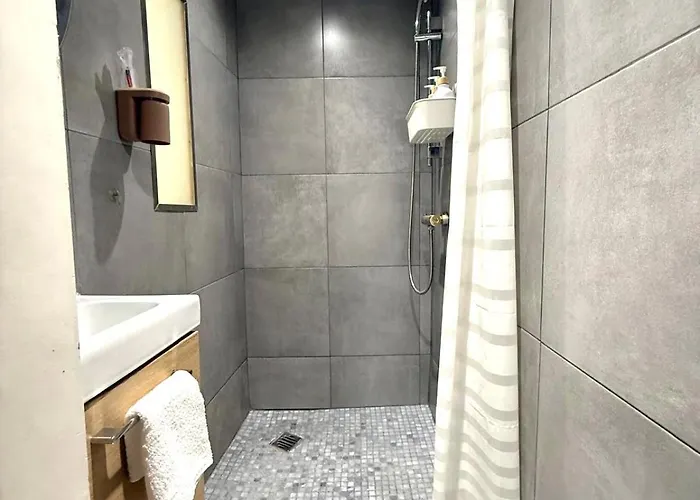 Moderne Avec Jacuzzi Séjour chez l'habitant